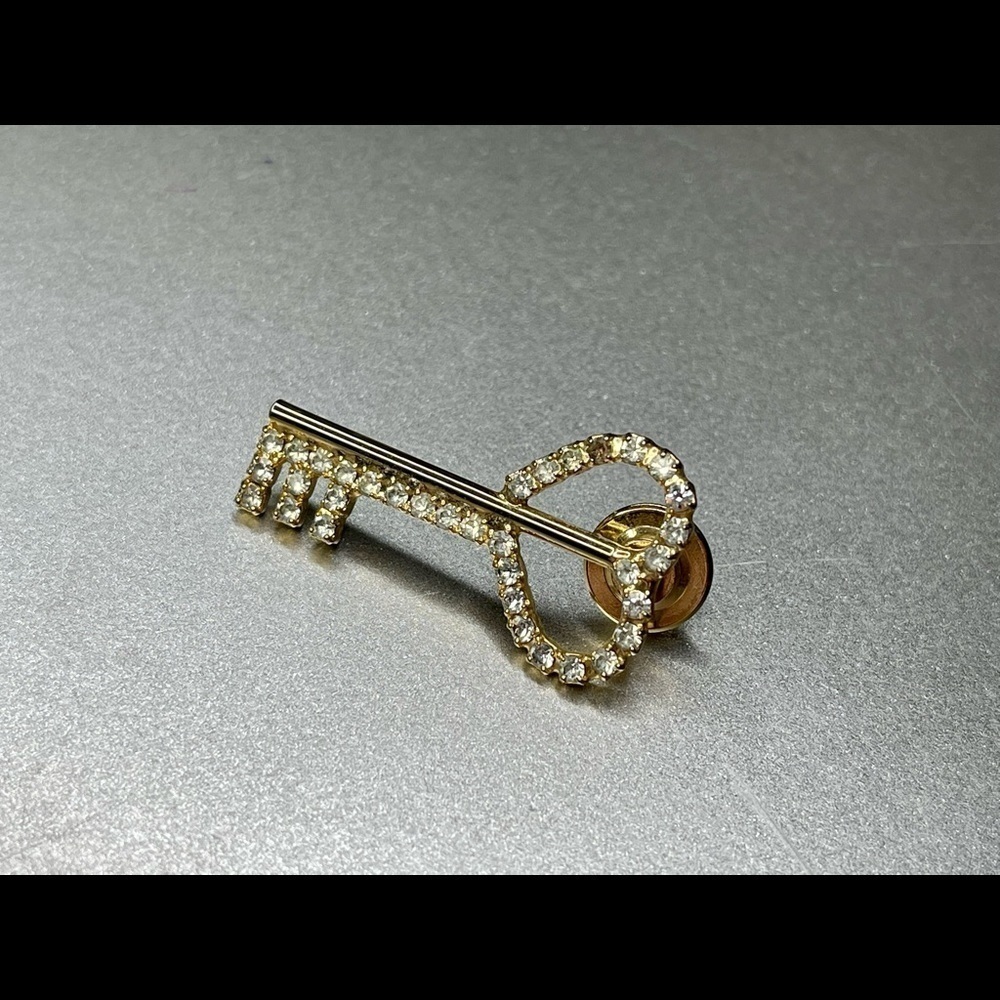 Vintage Estate Gold Tone Crystal Rhinestone Heart Key Statement Brooch Pin